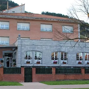 - Adults Only 3* Guernica y Luno